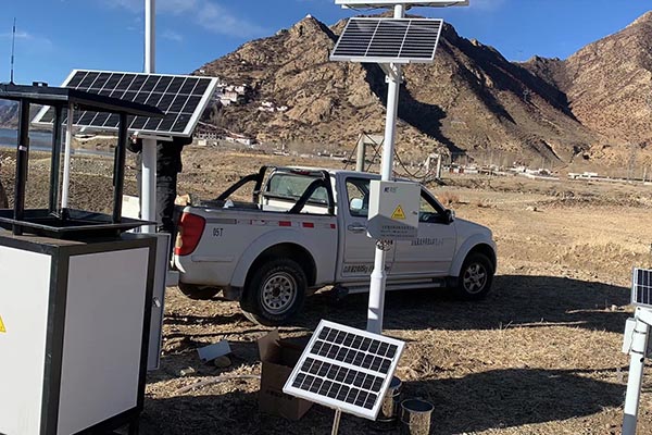 1734317209310480.jpg 蟲情測報(bào)燈+氣象站2.jpg